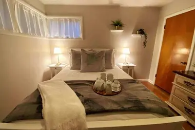 Image de Athens Heavenly Haven, Pristine 4 Br, King Suite, Sleeps 11, fenced yard+grill