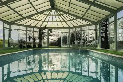 Image de Large 17th Century farmhouse with inglenook fireplace and heated indoor pool