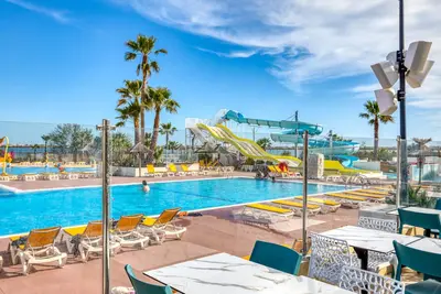 Image de Mobile Home 'Le 370' avec piscine partagée, terrasse privée et jardin privé Lattes