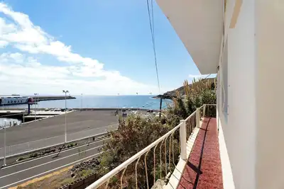 Image de Maison de vacances 'El Puerto De La Estaca 3' avec vue sur la mer, jardin privé et balcon