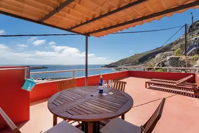 Image de Maison de vacances 'Puerto De La Estaca 1' avec vue sur la mer et terrasse privée