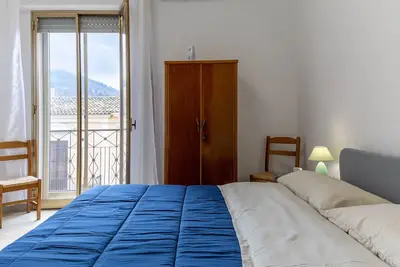 Image de Appartement 'Pollicita 80' avec vue sur montagne et balcon