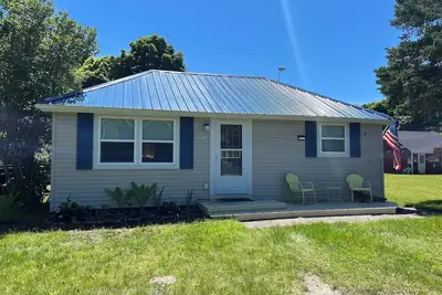 Image de Welcome to The Driftwood Cottage! A cozy 2-bedroom home in Grand Marais, Mi.