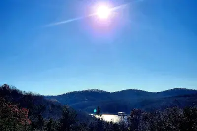 Image de Mountaintop Hideaway \nWalk-In Condo - King Bed - Lake view - Next To Sdc