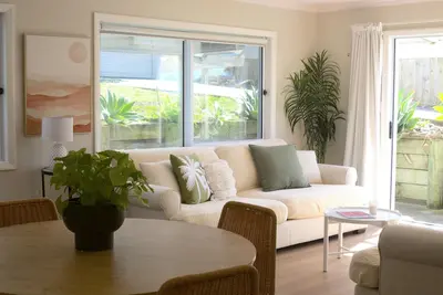 Image de Beach Guest House - directly across the road from Wainui beach