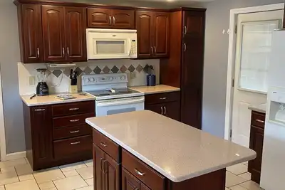 Cozy furnished 2 bdrm apt! \n