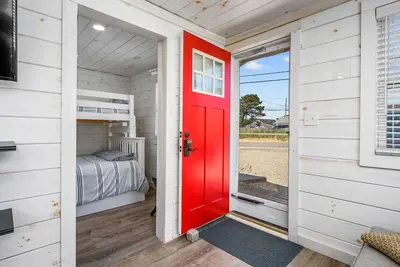 Image de The Grey Pearl: Cozy Coastal Retreat