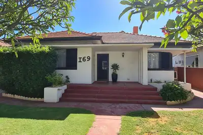 Image de Renovated beauty on Durlacher - Walking distance to all amenities