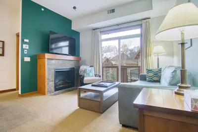 Image de Top-Floor Condo with stunning mountain views!