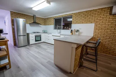 Image de Beach, sand dunes and pub just minutes away \nNewly renovated