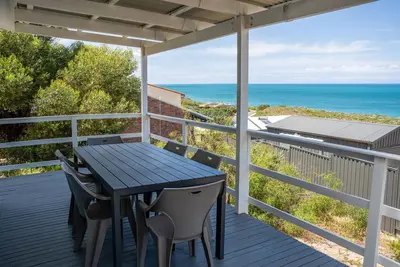 Image de Ocean Blue Cottage ~ Stunning Ocean Views ~ All Linen Incl & Pets Welcome!