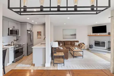 Image de Okemo Ski-In/Ski-Out: Modern, Cozy 2-Br Retreat