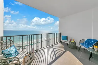 Image de 🌴Emerald Towers 1302 - Salty Smile | Private Beach Access, Panoramic Gulf Views