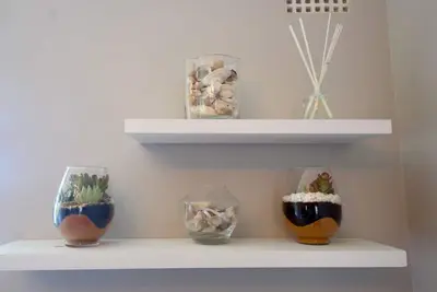 Image de Newly renovated 2 bed 2 bath sun drenched west facing sea view apartment