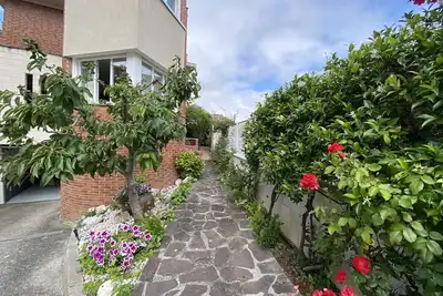 Image de Grande maison de ville idéale groupes et familles. \nProfitez de son jardin privé!