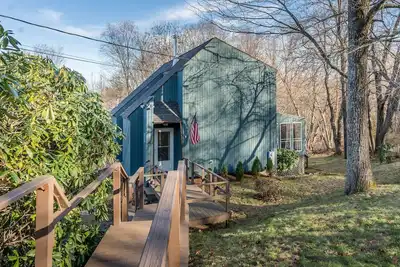 Image de 4 Br Serene Home Nestled Amongst the Canopy of Majestic Trees