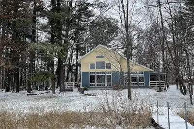 Image de Embrace the calmness of the lake