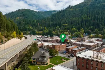 Image de A perfect fit for someone looking for a unique and authentic Wallace experience.