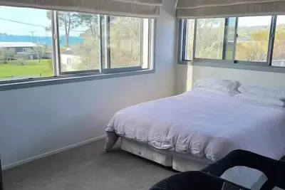 Image de Hosts on the Coast Reel Escape on Banks