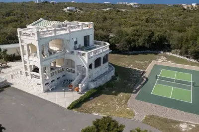 Image de Sea Castle with Pickleball Court in Paradise, Long Bay.