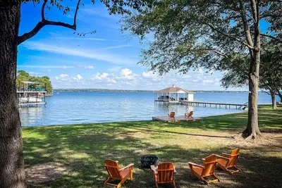 Image de Completely Renovated Open Waterfront Sunrise View Midcentury-Modern Private Home