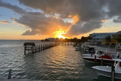 Image de Gorgeous brand new one bedroom, two bath condo with Olympic sized pool! Sleeps 4