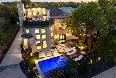 Image de Modern House 5 min from Dt with Pool l Gym l Rooftop with Dt View