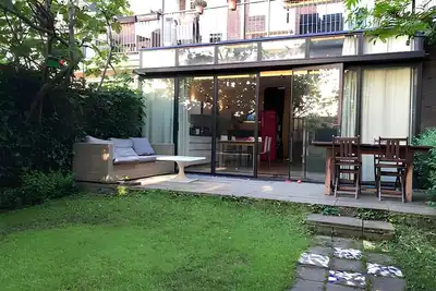 Image de Two-bedrooms apartment walking distance to the city centre comfortably sleep 5
