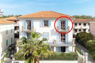 Image de 9 Suite Zefiro, secondo piano, bagno con doccia, affaccio vista mare