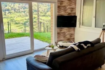 Image de Nouveau T2 dans maison tout juste rénové. Vue imprenable sur la vallée!