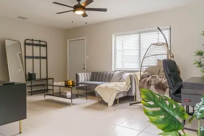 Image de Modern Vintage Home close to Brickell, Little Havana and Miracle Mile