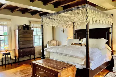Image de Romantic, Historic Haskell House near Casinos, Spa, Ocean Beach, Mystic!
