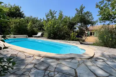Image de Villa 3* avec piscine privée sur les hauteurs de Faucon, à 15 km du Mont Ventoux