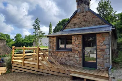 Image de Gîte à la campagne en bord d'étang avec piscine