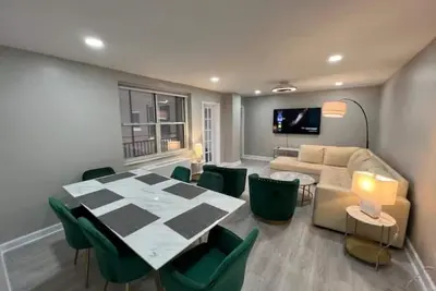 11g-2Br/2b Atl walk2Mart, Parking