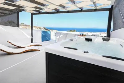 Rafael' s Mediteranian Dream Suites - King Suite with Jacuzzi and Sea view.