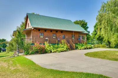 Image de Warm & Cozy Clayton Cabin Near St Lawrence River!