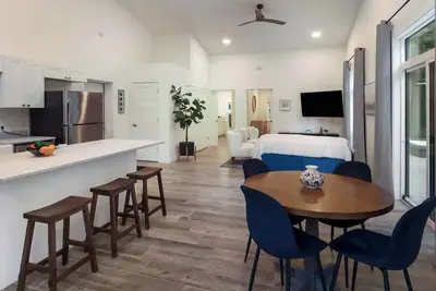 Image de Luxury cottage in Interlochen forest!