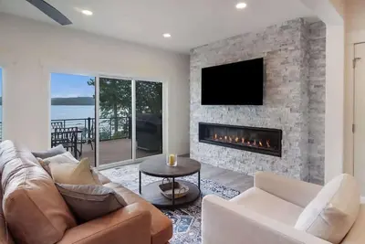 Image de Luxury Lakefront in Interlochen