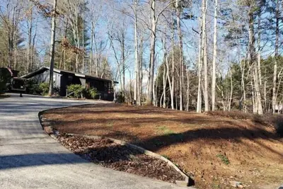Image de Just Right Size Home. Watch Lake From Porch
