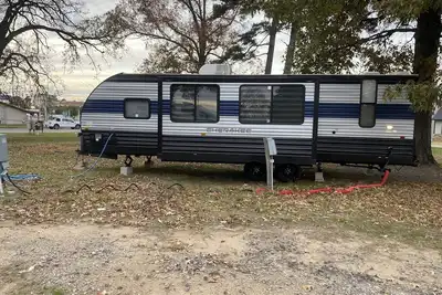 Image de Cozy Camping experience in a home away from home. Pet friendly. Non smoking.