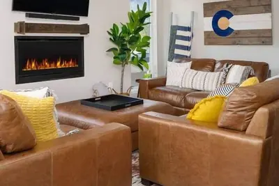 Image de Snowy Peaks | Family Retreat  + Granby Ranch Fun