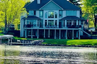 Image de Luxury Lakefront Mansion, Easy access, with Pontoon, Jet Ski and Utv Rentals!