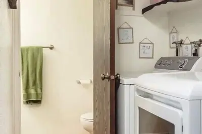 Image de Townhouse suite w/ gameroom\n\n