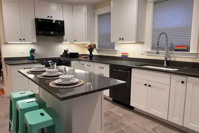 Image de Peace In The City - Humble Luxury minutes from Boston, Beach & Casino