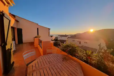 Image de Appartement L'Azur: grande terrasse avec vue panoramique, accès piscine
