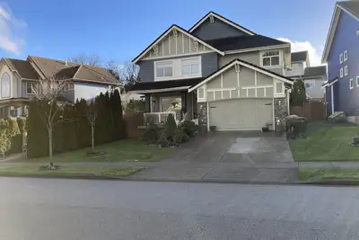 Image de Relax and recharge in our large 2 bedroom basement suite with private entrance