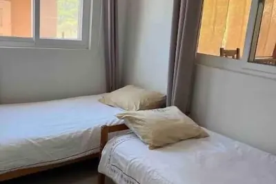 Image de Tranquil home surrounded by nature