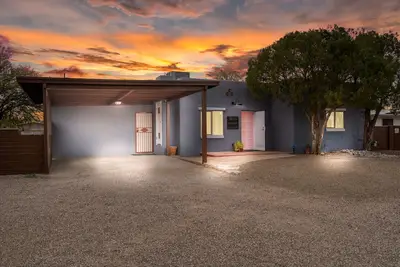 Image de The Bees Knees on Lee!