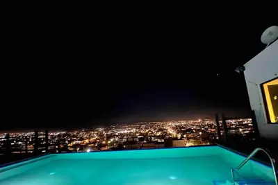 Image de Enjoy a fully equipped private and elegant condo in a luxury building.